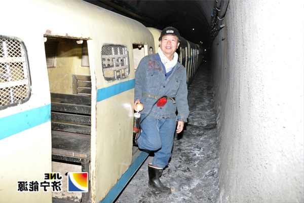 花园煤矿：东翼轨道大巷人车通行助生产