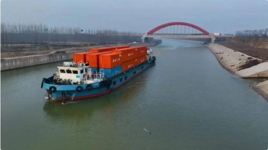 新华社·新春走基层｜京杭大运河上的“新摆渡人”