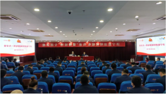 71岁老馆长走进阳城煤电讲述“雷锋故事”