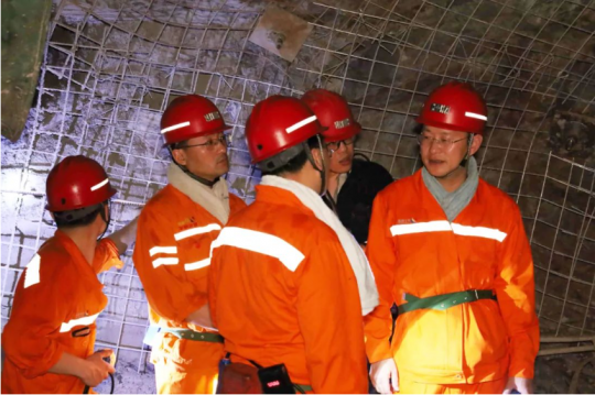 王崇景“四不两直”督导检查霄云煤矿工作