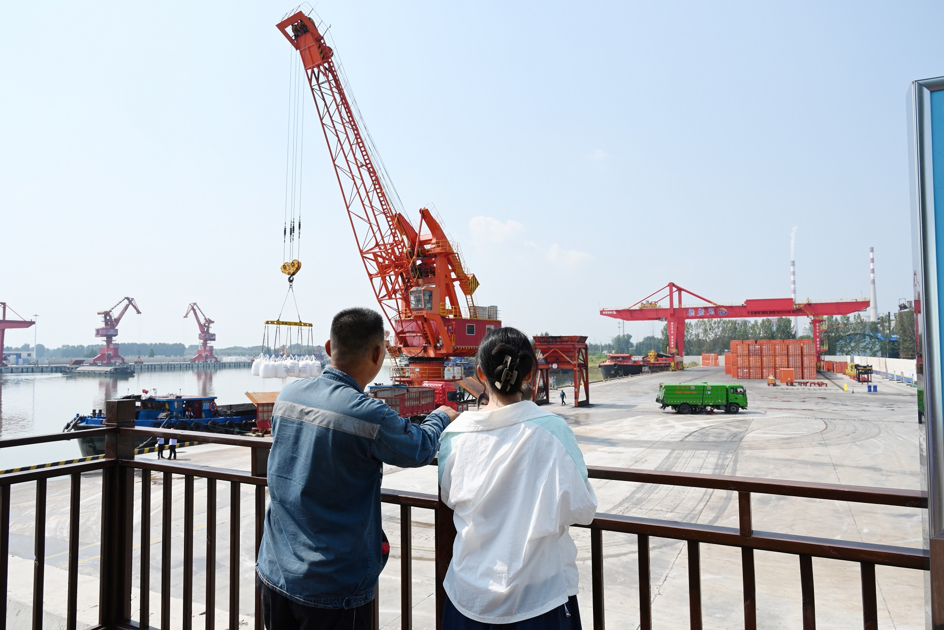 2023年8月30日，跃进港开展“金秋助学”活动 (3).jpg