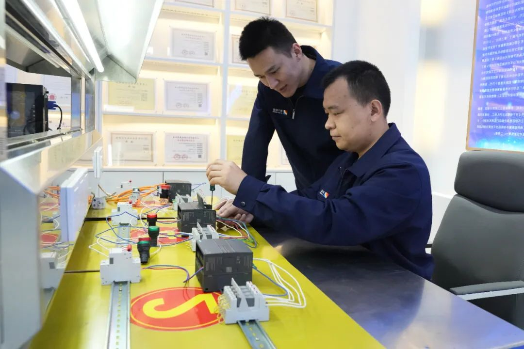 1699096366268948.jpg 640 (1).jpg