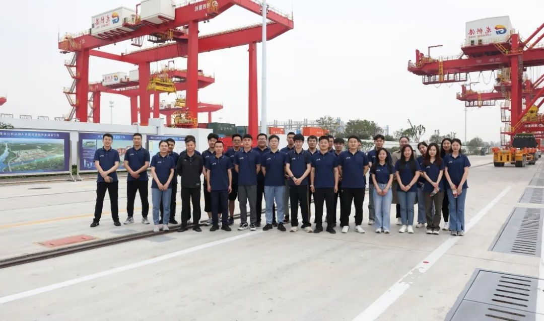 1704965460623745.jpg 444.jpg