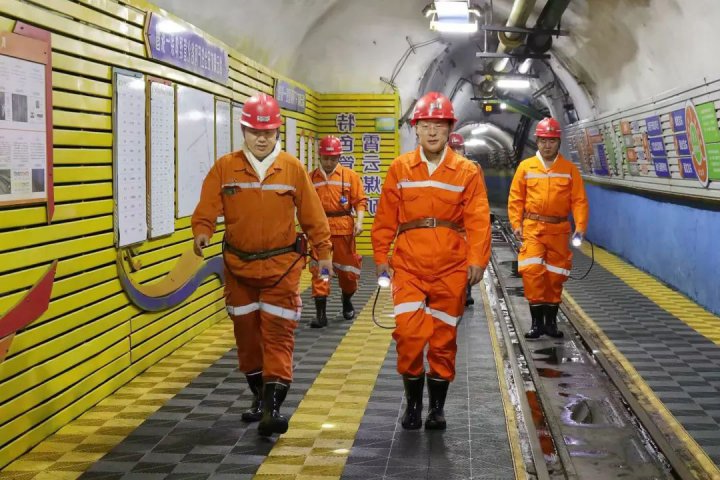 王崇景到霄云煤矿督导检查安全生产工作