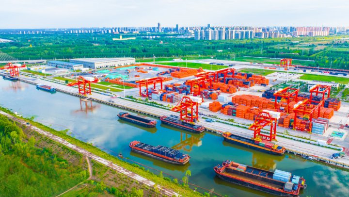龙拱港年集装箱吞吐量已突破25万标箱